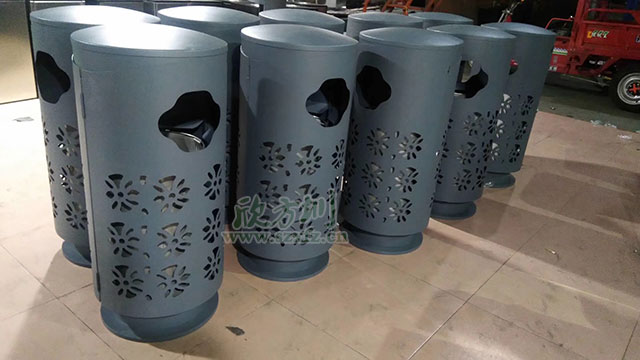 欣方圳精品定制垃圾桶表面鏤空精細(xì)雕刻，外形上設(shè)計(jì)美觀，新穎獨(dú)特！